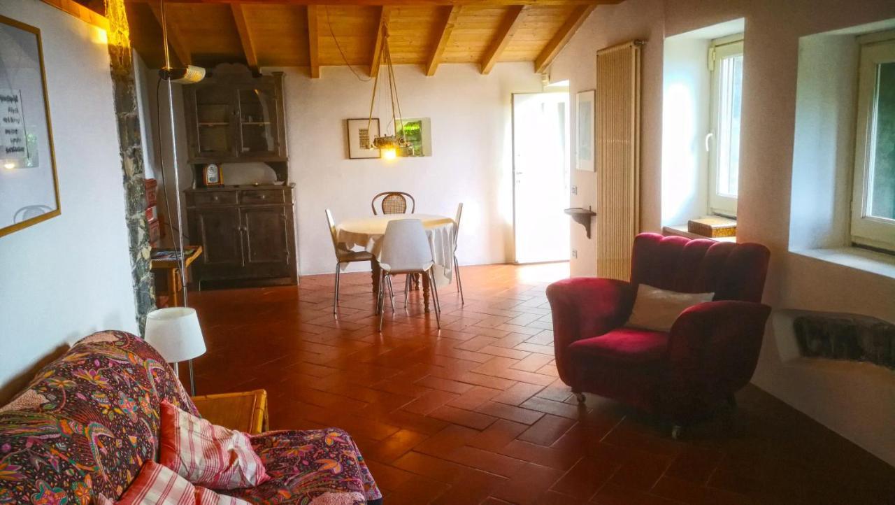 Cottage La Casa Del Pittore Reggimonti Exterior photo