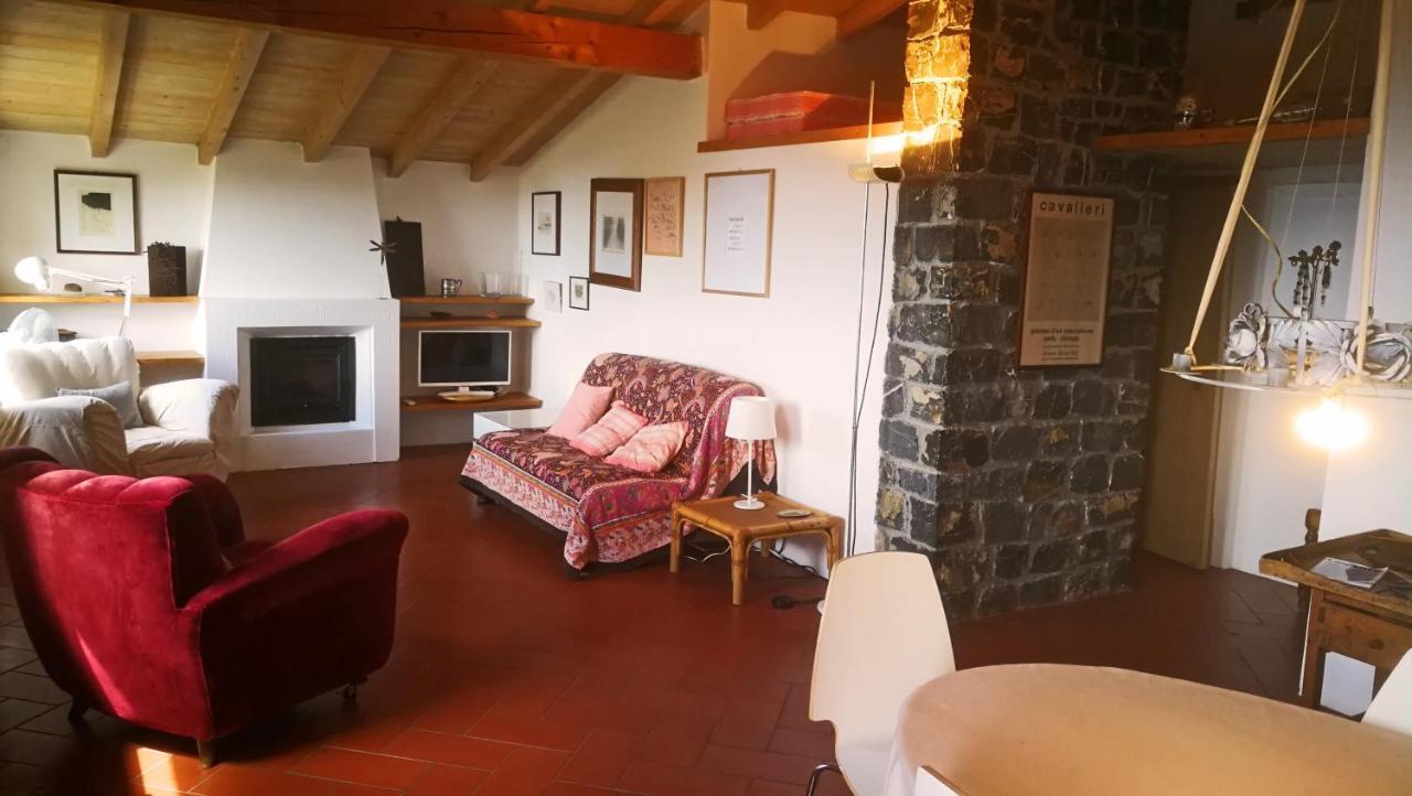Cottage La Casa Del Pittore Reggimonti Exterior photo